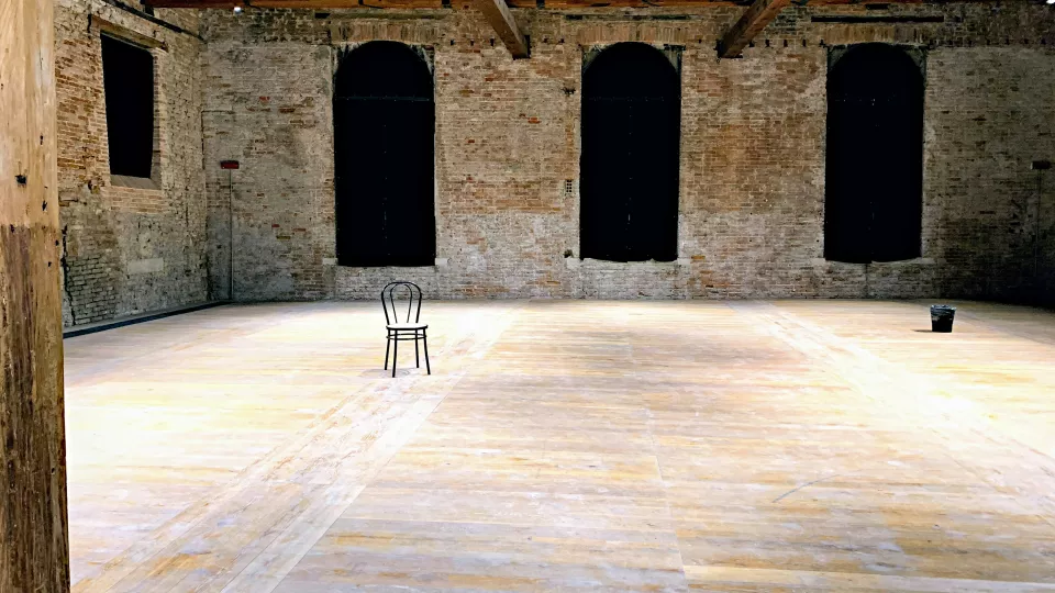 Empty room, only a chair in the middle can be seen. 