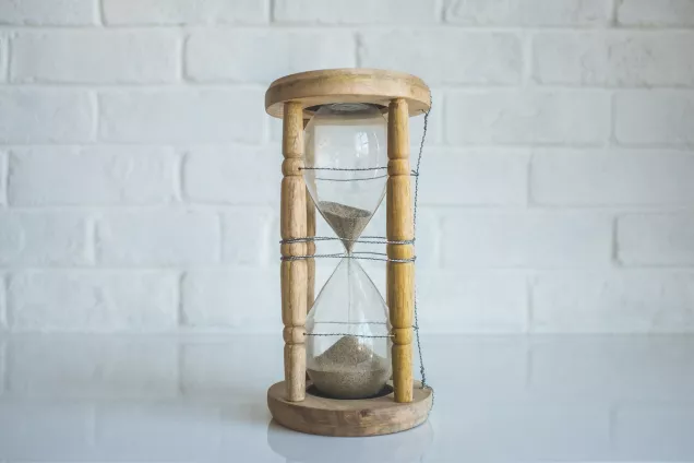 The picture shows an hourglass