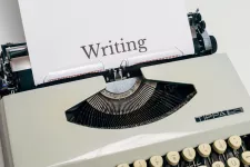 Photo of an old typewriter. Photo: markus winkler. CC by unsplash.