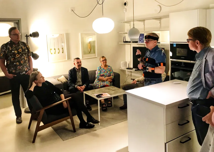 Living room and people. Photo.